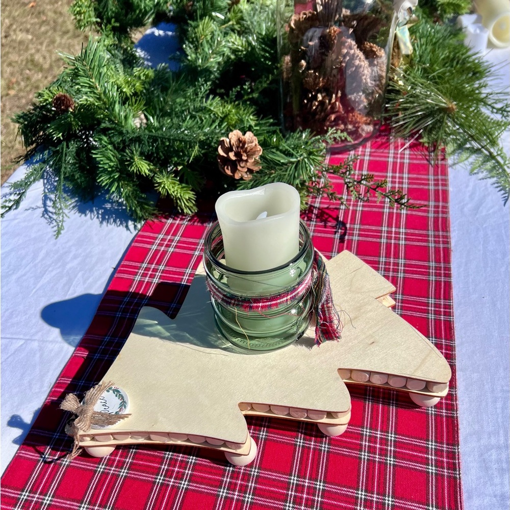 Festive Wood Shaped Tree Tray, 12" length‎ - Picture 5 of 9